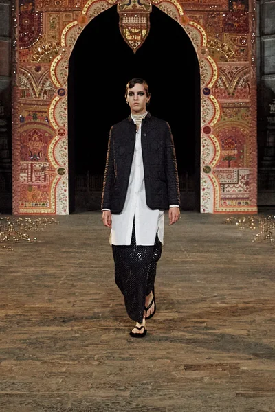 Look 30